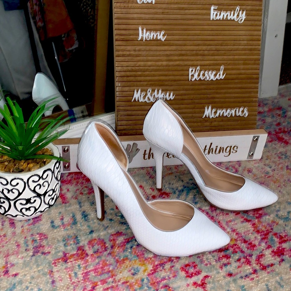 Juicy Couture- White Snake Leather 4” Pump/Heels- Size 8M-EUC